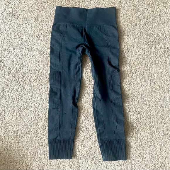 NWOT Lululemon Womens Leggings Ebb to Street Seamless Stretch Charcoal Gray 8 - Picture 2 of 4